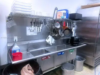 Growing Restaurant Concept with Two Prime Locations