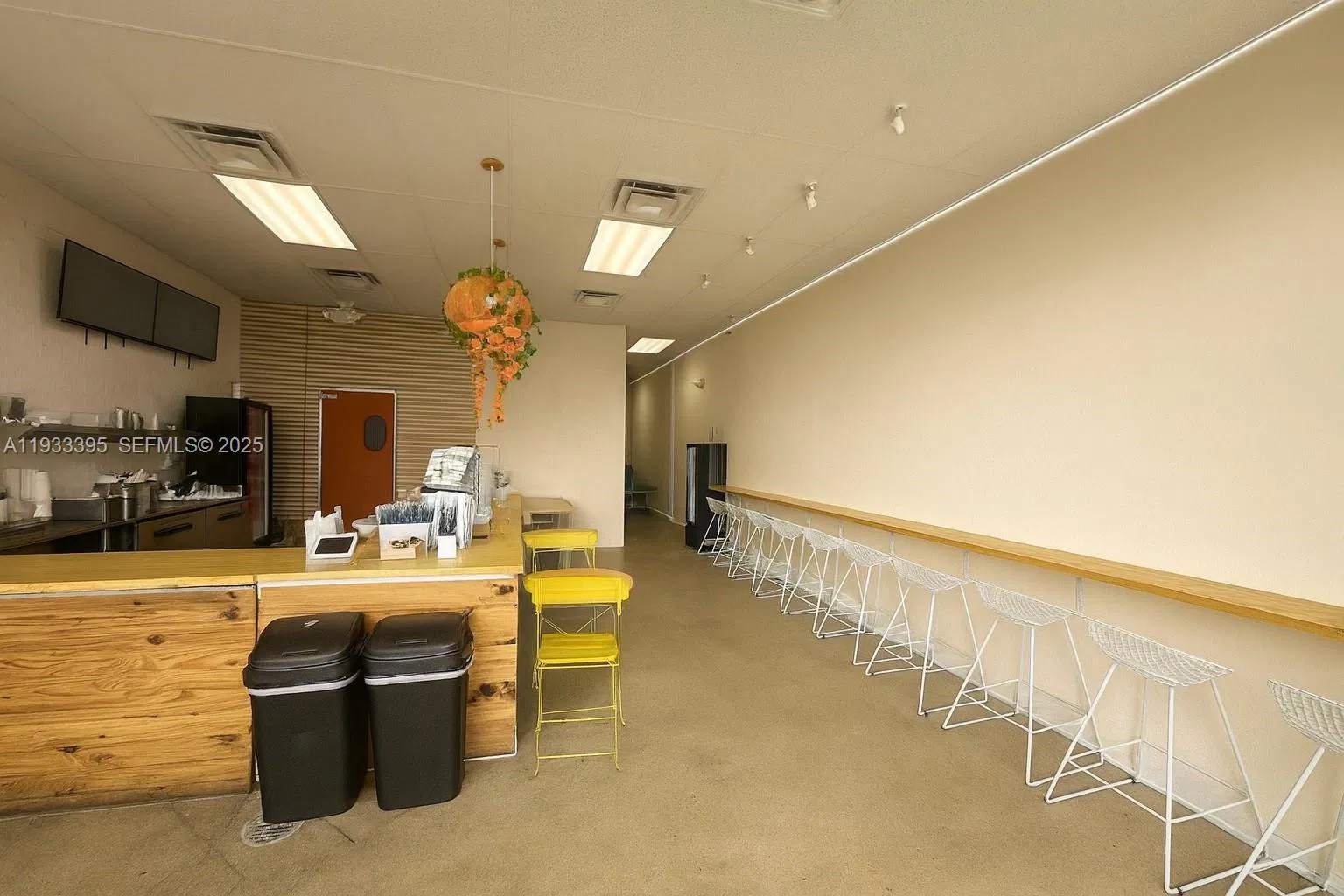 Growing Restaurant Concept with Two Prime Locations