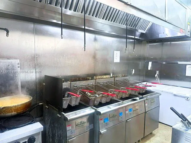 Growing Restaurant Concept with Two Prime Locations