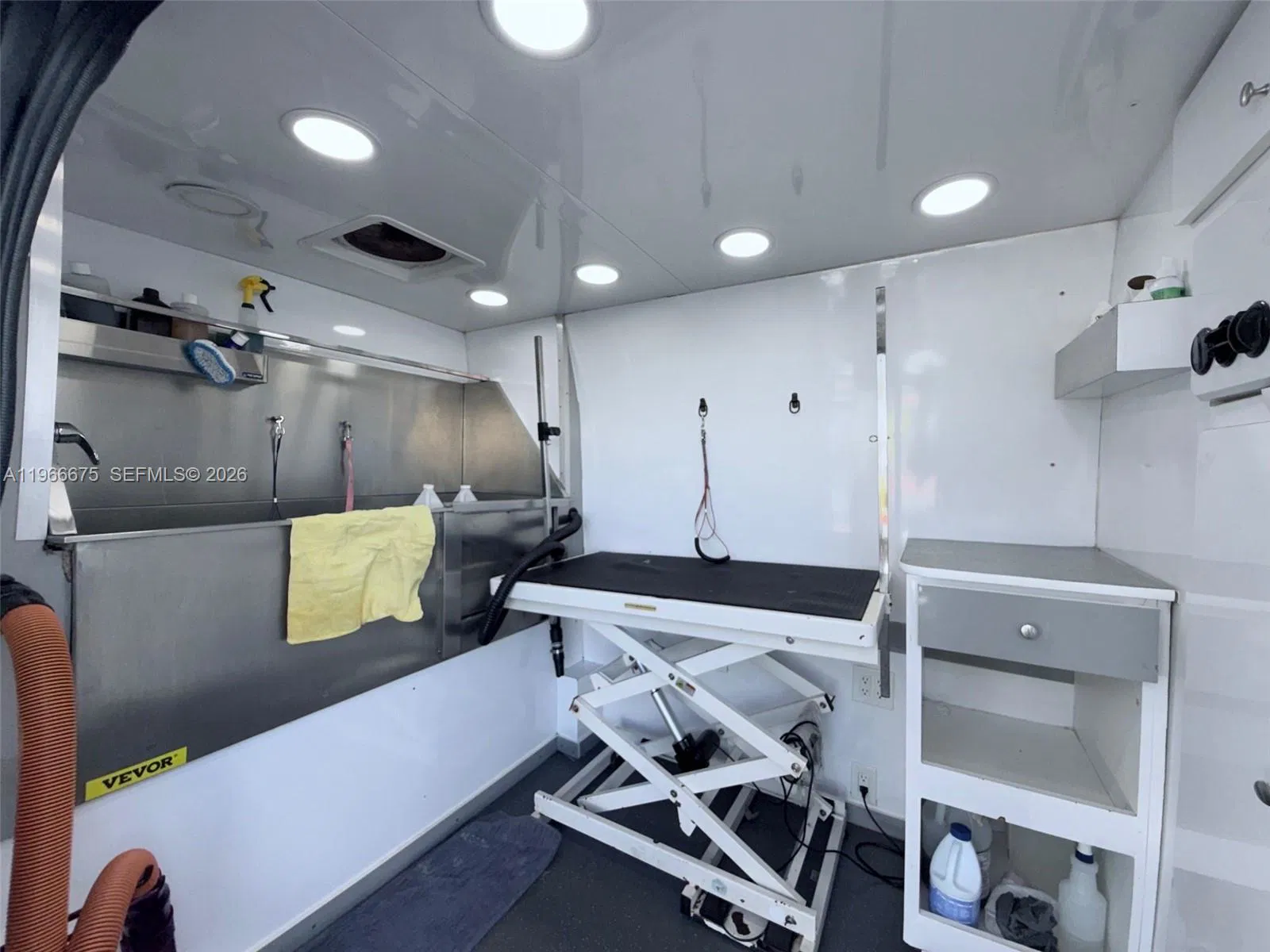 Profitable Mobile Pet Grooming with Recurring Clientele