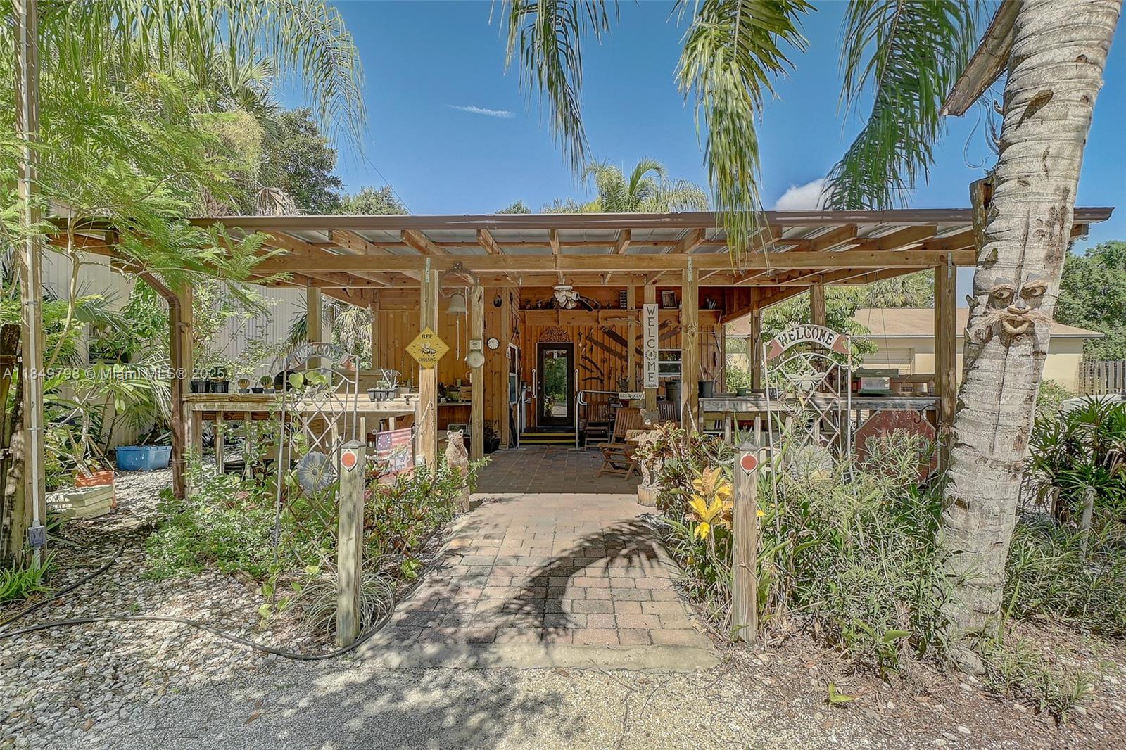 Premier Honey Bee Farm with National Brand Recognition