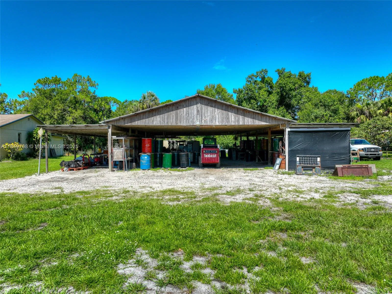 Premier Honey Bee Farm with National Brand Recognition