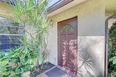 Premier Honey Bee Farm with National Brand Recognition