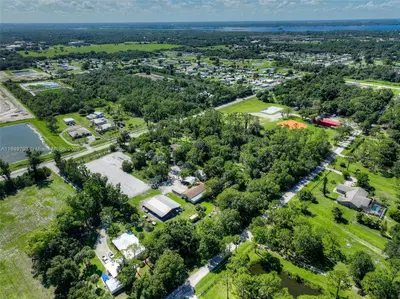 Premier Honey Bee Farm with National Brand Recognition