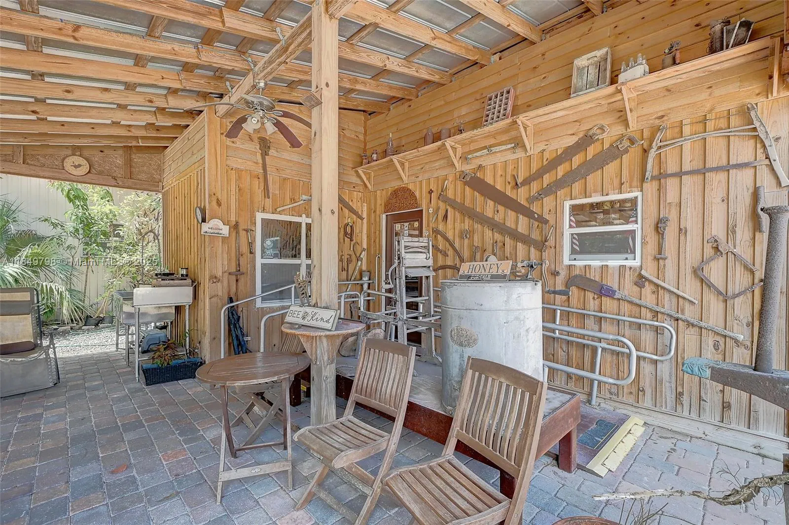 Premier Honey Bee Farm with National Brand Recognition