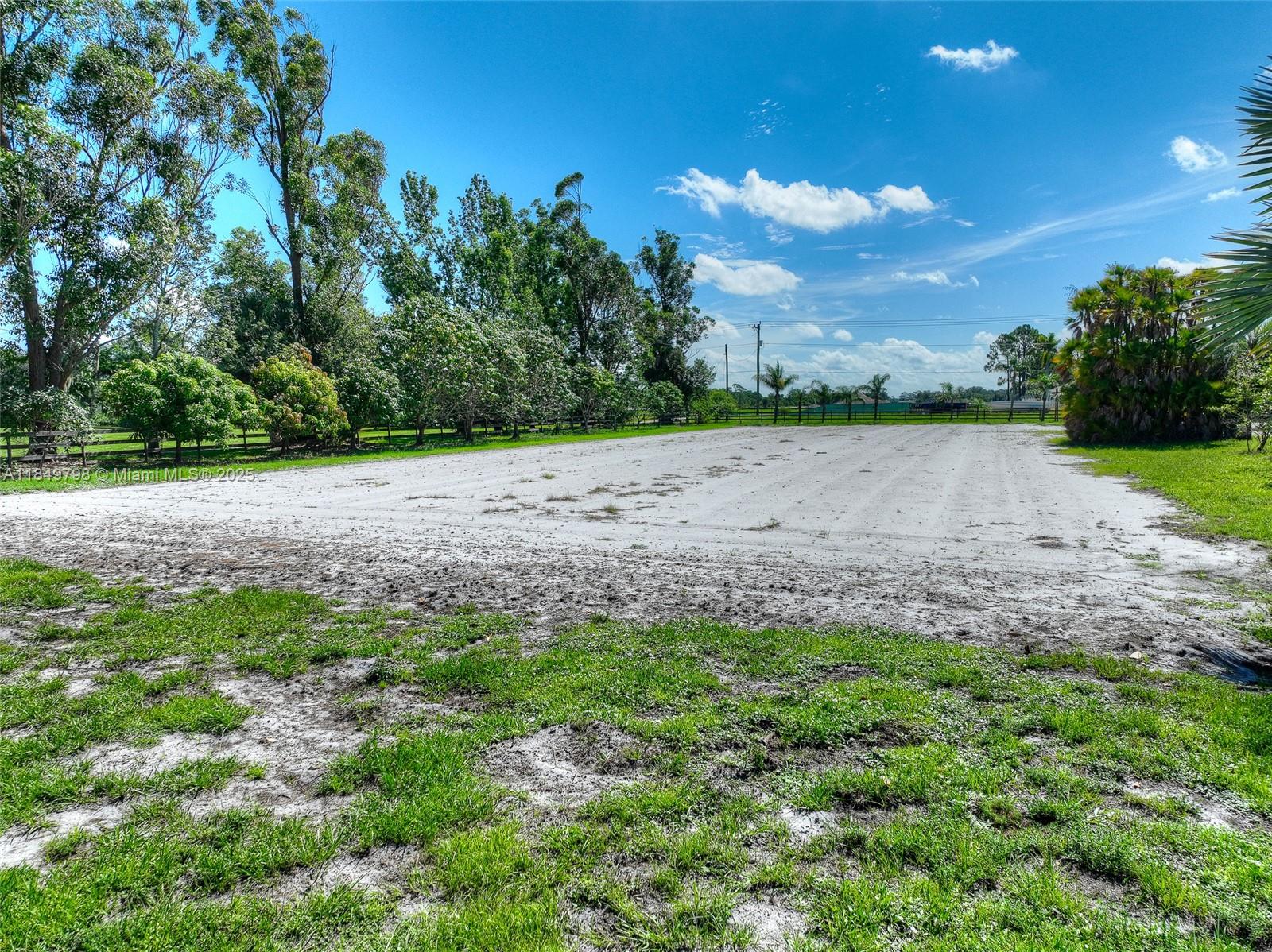 Premier Honey Bee Farm with National Brand Recognition