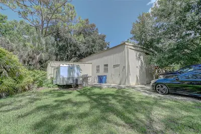 Premier Honey Bee Farm with National Brand Recognition