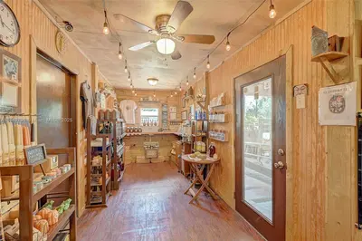 Premier Honey Bee Farm with National Brand Recognition