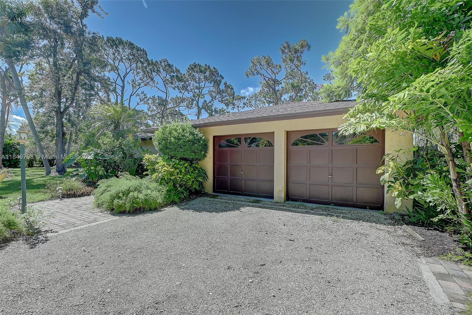 Premier Honey Bee Farm with National Brand Recognition