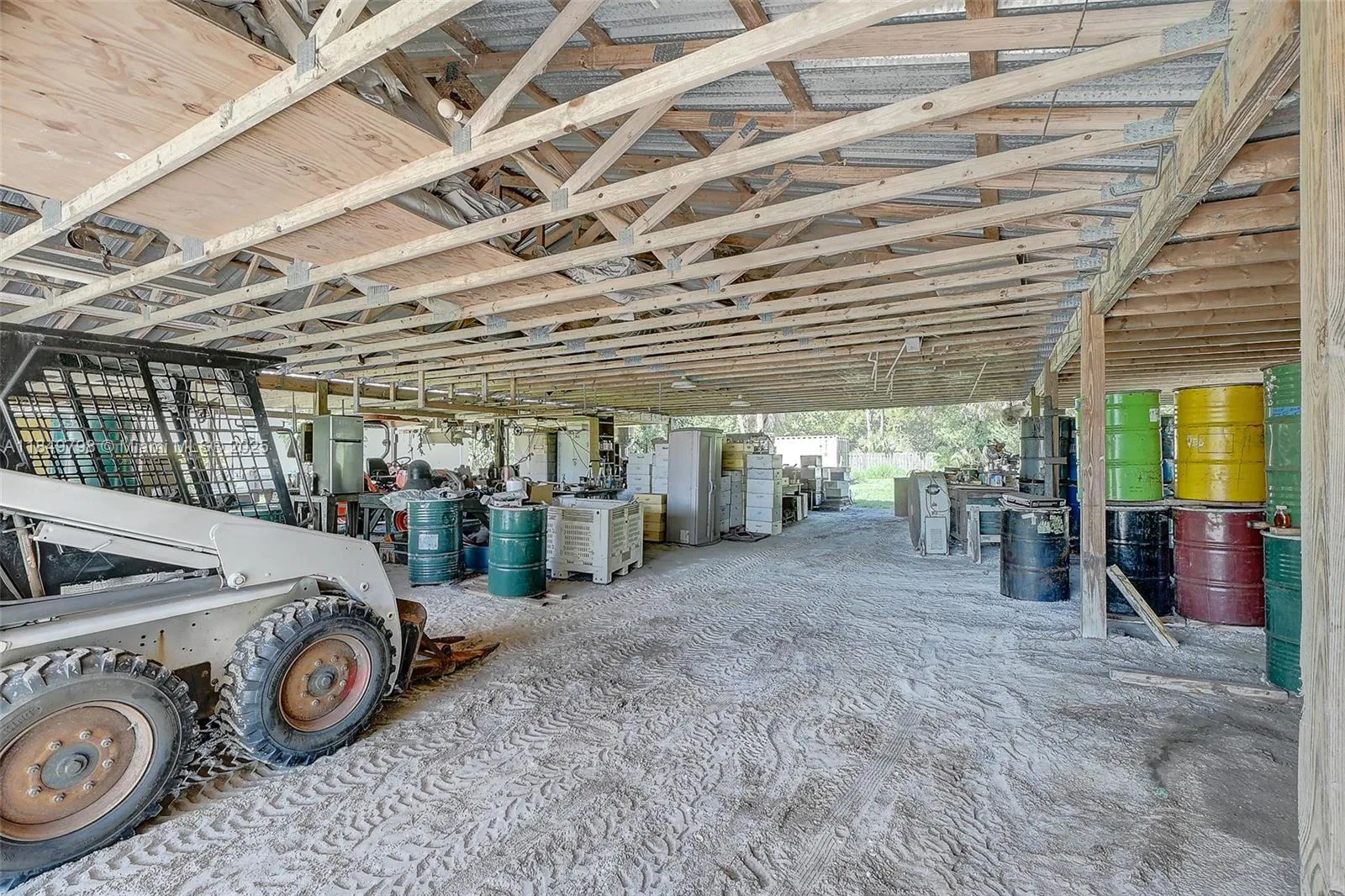 Premier Honey Bee Farm with National Brand Recognition