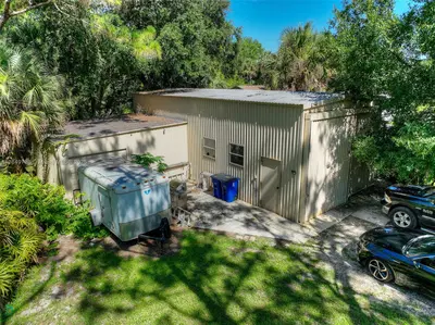 Premier Honey Bee Farm with National Brand Recognition