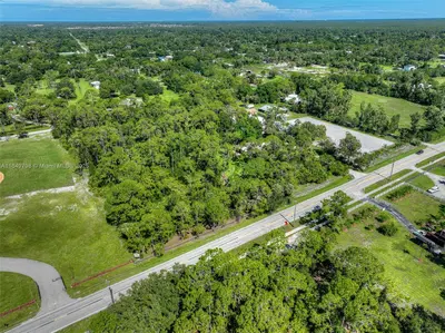 Premier Honey Bee Farm with National Brand Recognition