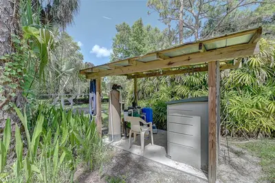 Premier Honey Bee Farm with National Brand Recognition