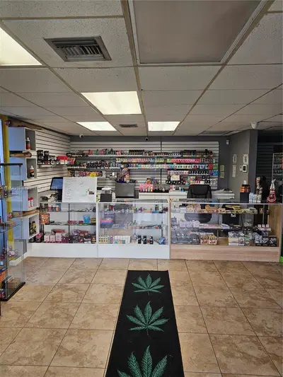 Profitable Smoke Shop with Turnkey Operations