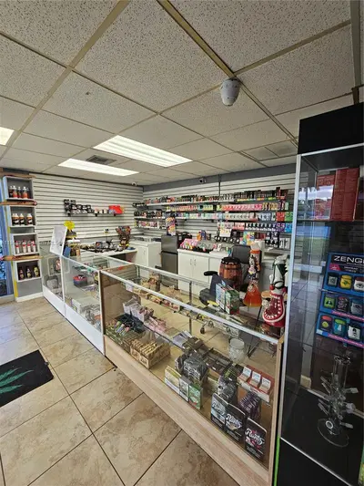 Profitable Smoke Shop with Turnkey Operations