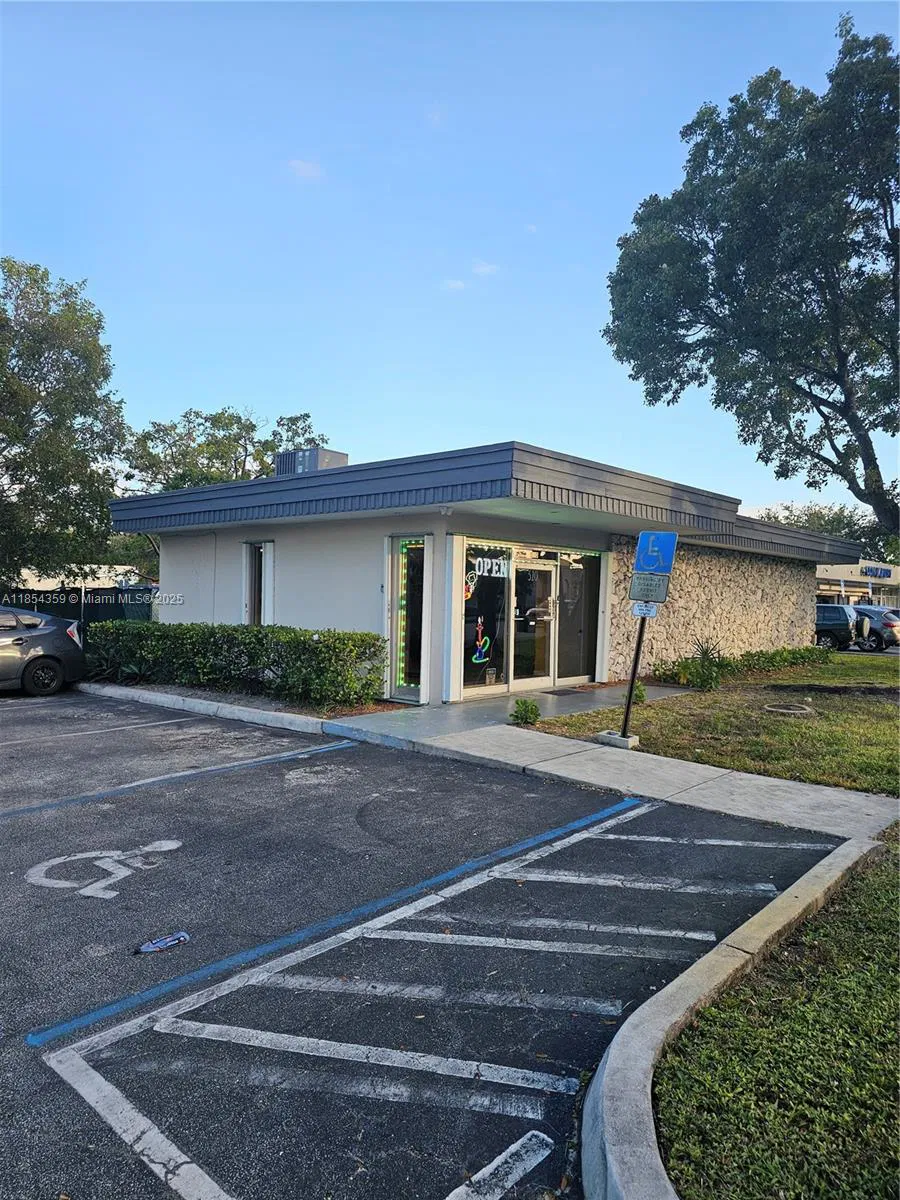 Profitable Smoke Shop with Turnkey Operations