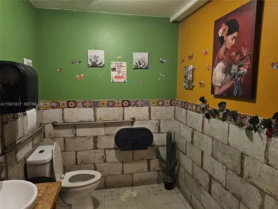 Profitable Dual Concept Restaurant with Loyal Clientele