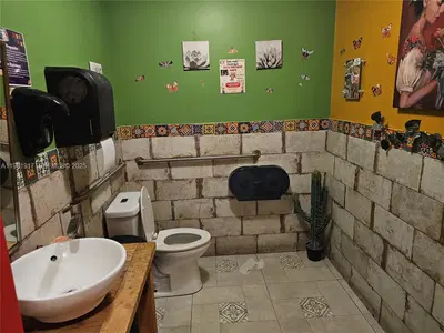 Profitable Dual Concept Restaurant with Loyal Clientele