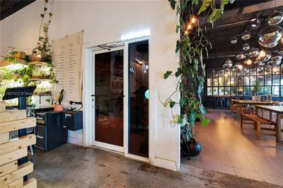 Turnkey Restaurant with Full Liquor License