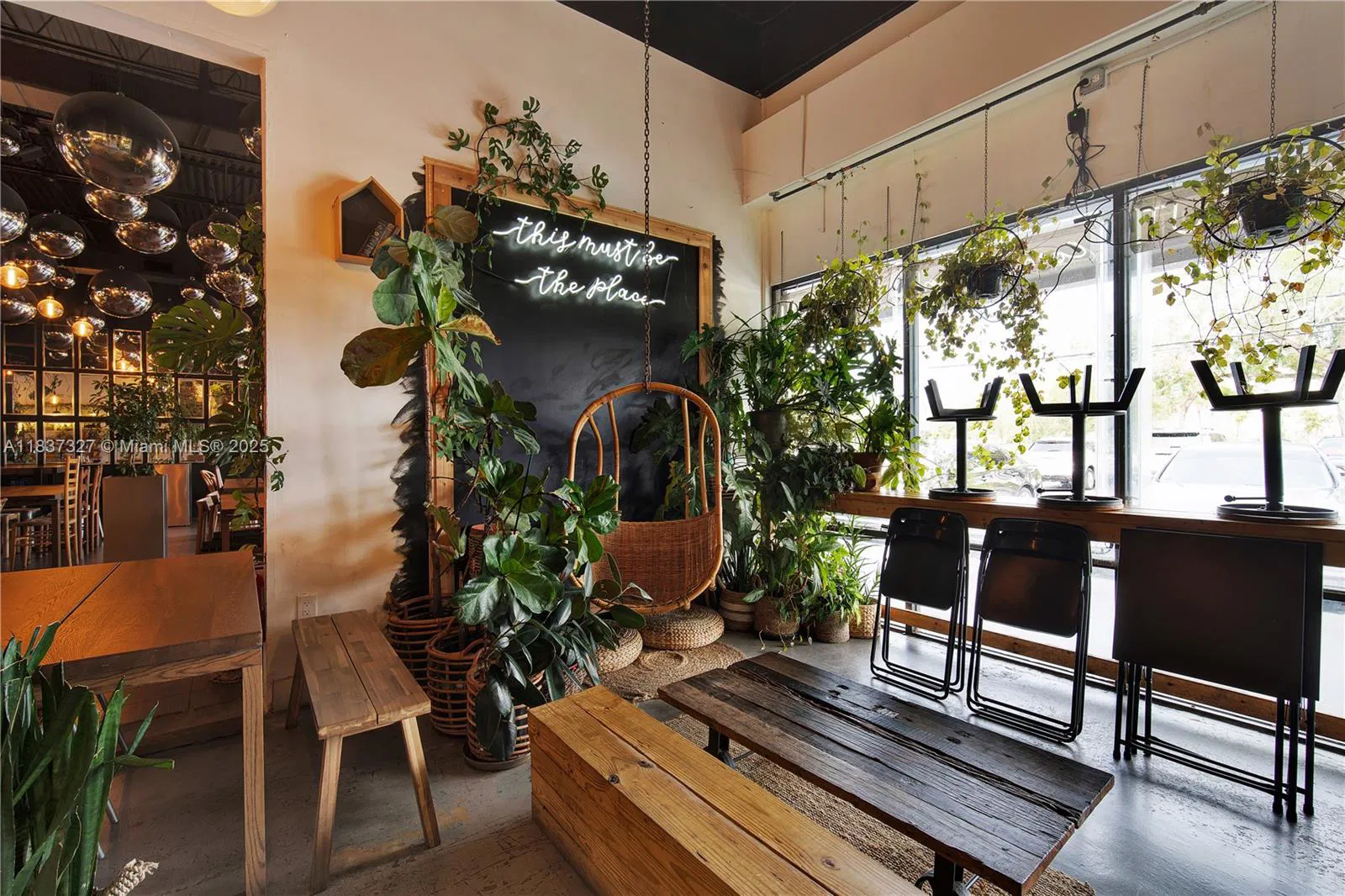 Turnkey Restaurant with Full Liquor License