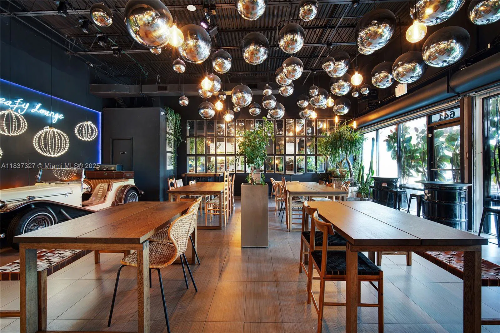 Turnkey Restaurant with Full Liquor License