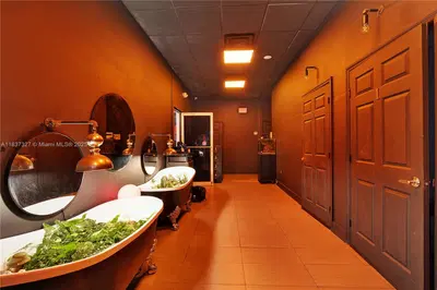 Turnkey Restaurant with Full Liquor License