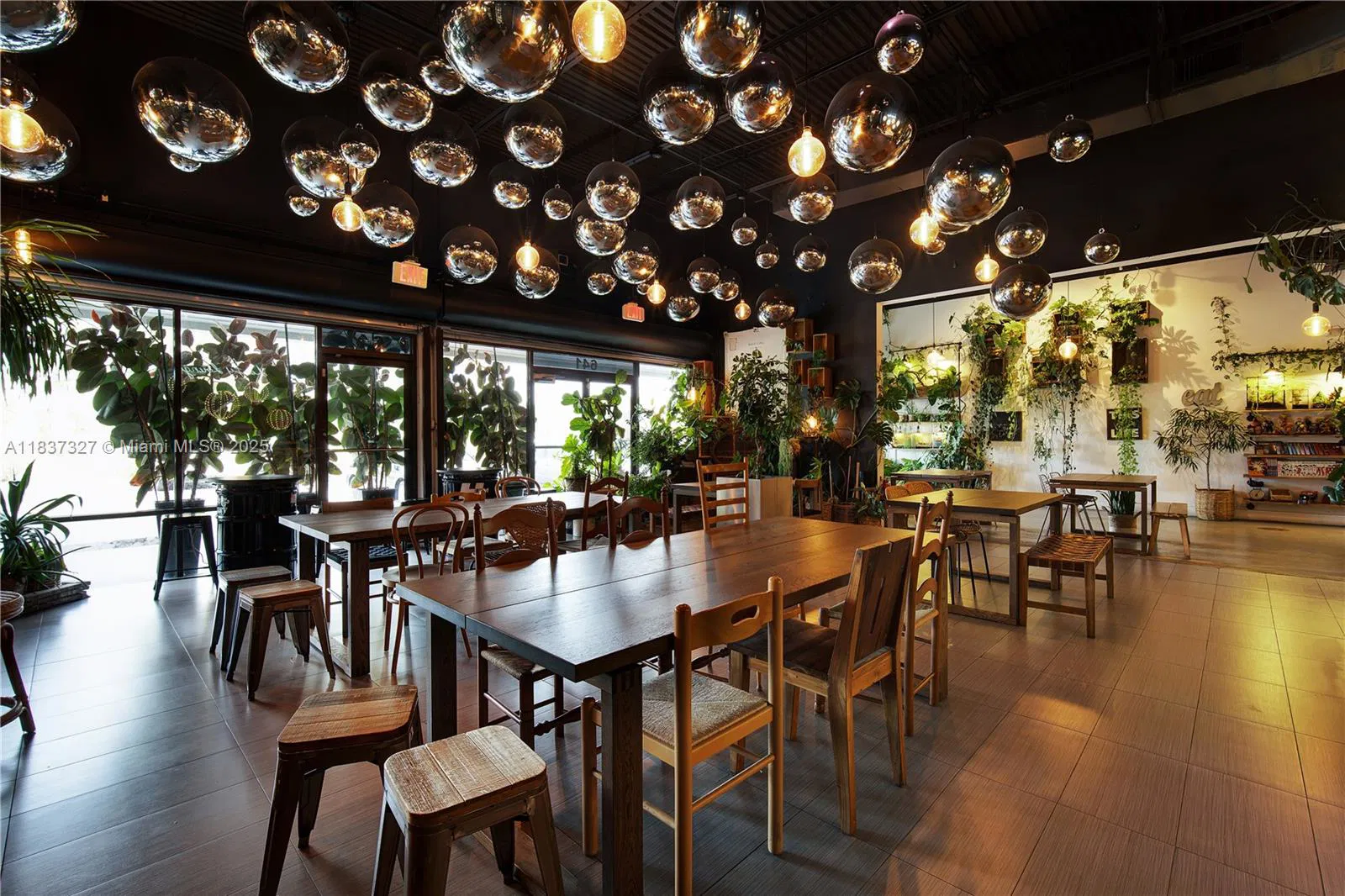 Turnkey Restaurant with Full Liquor License