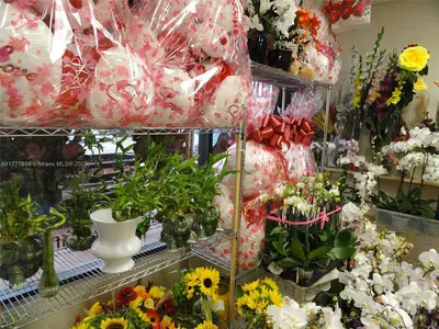 Turnkey Flower Shop with Excellent Visibility