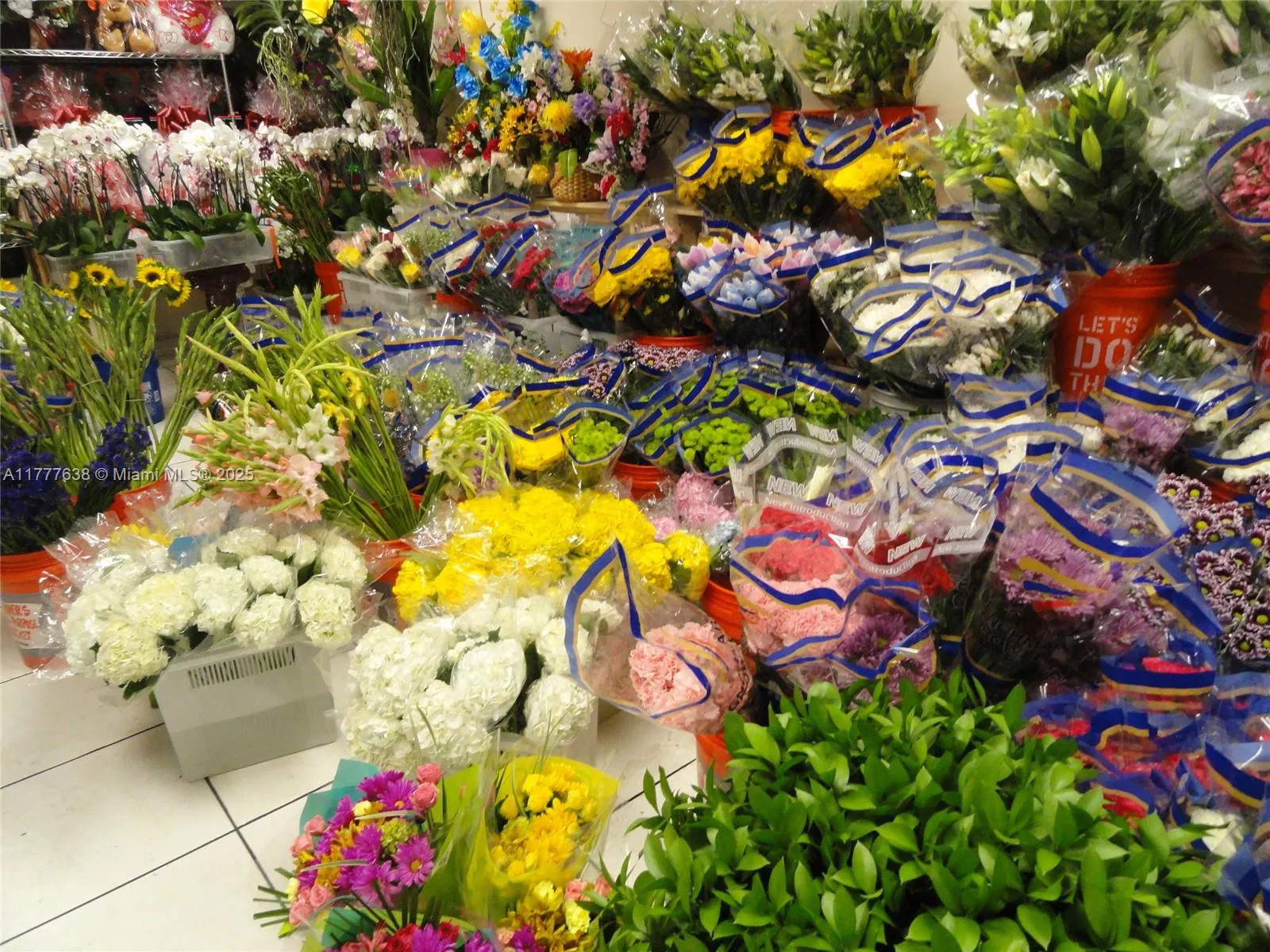 Turnkey Flower Shop with Excellent Visibility