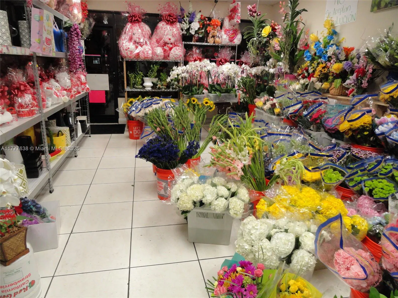 Turnkey Flower Shop with Excellent Visibility