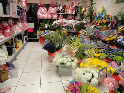 Turnkey Flower Shop with Excellent Visibility