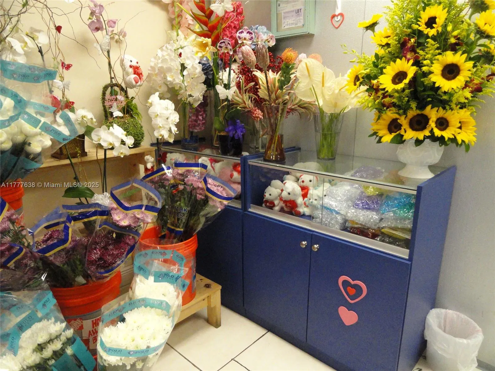 Turnkey Flower Shop with Excellent Visibility