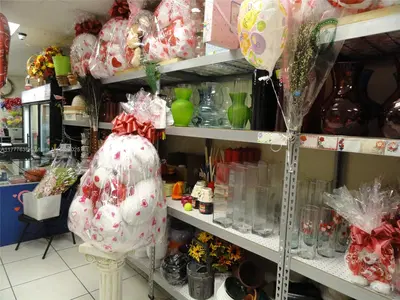 Turnkey Flower Shop with Excellent Visibility