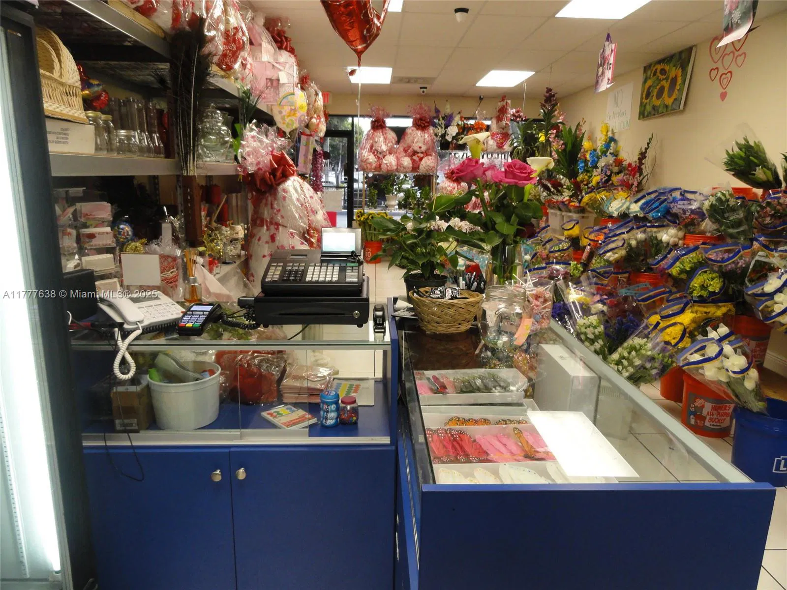 Turnkey Flower Shop with Excellent Visibility