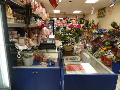 Turnkey Flower Shop with Excellent Visibility