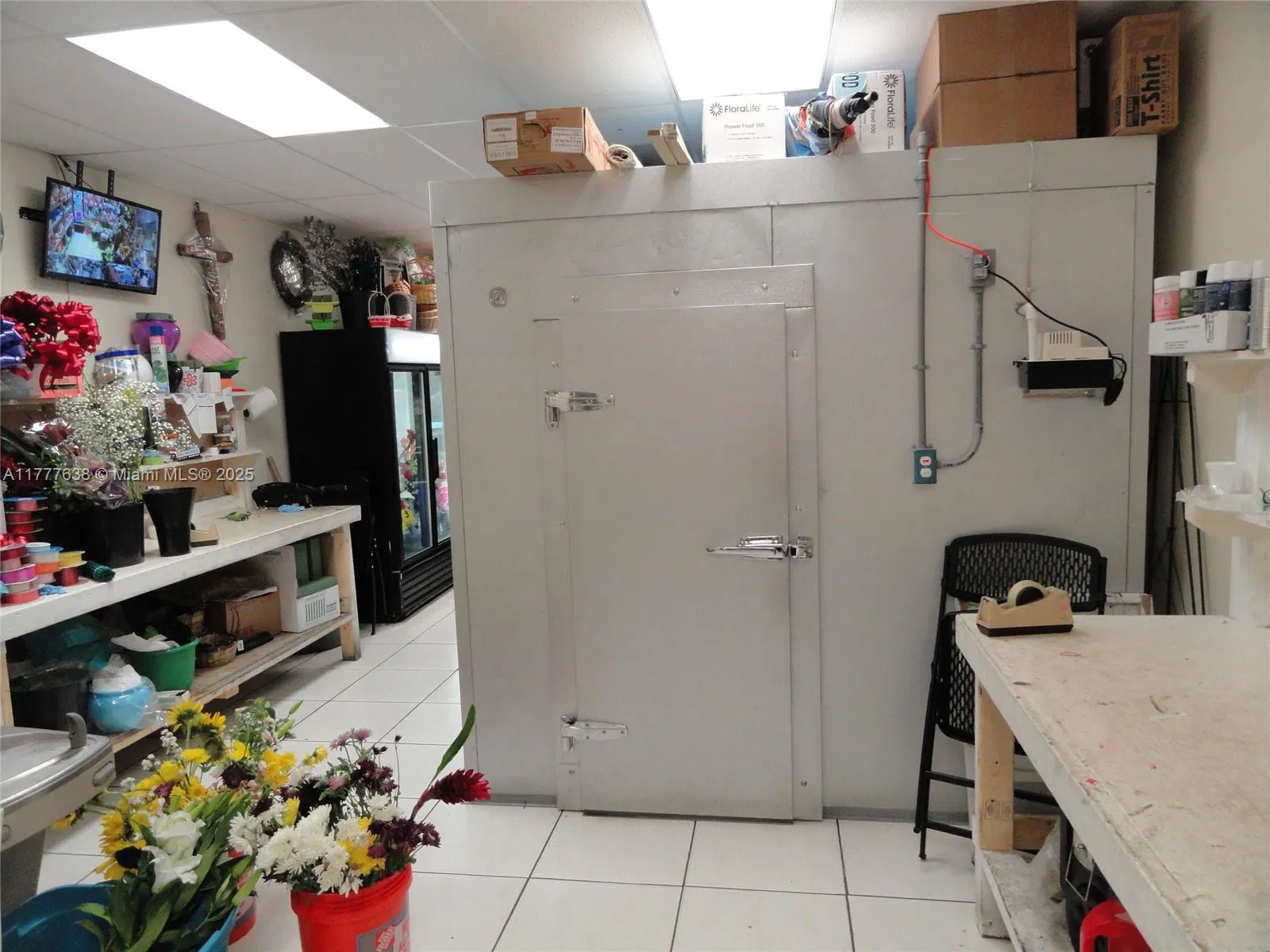 Turnkey Flower Shop with Excellent Visibility