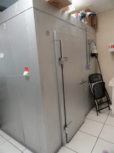 Turnkey Flower Shop with Excellent Visibility