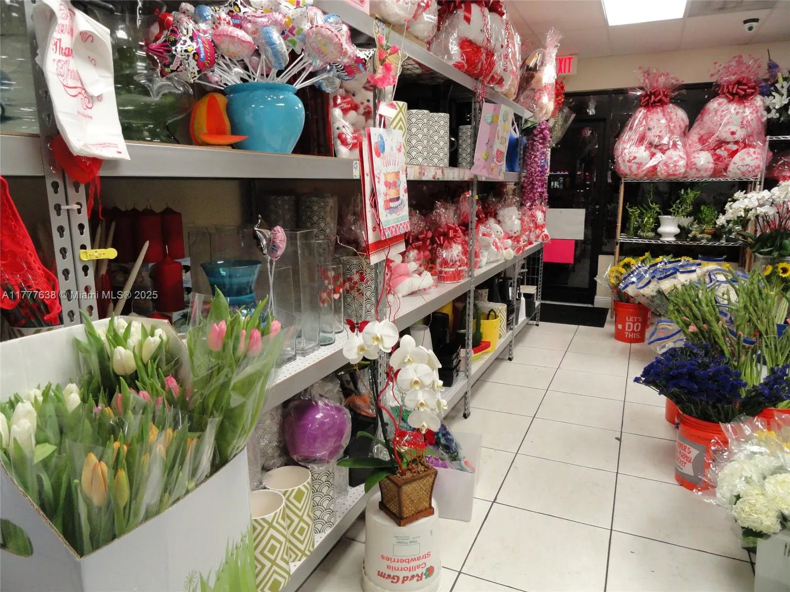 Turnkey Flower Shop with Excellent Visibility