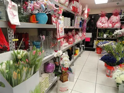 Turnkey Flower Shop with Excellent Visibility