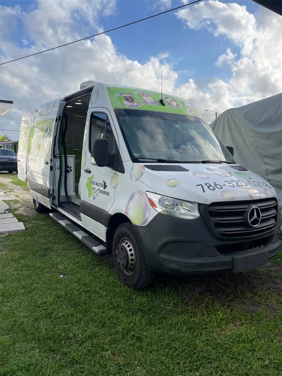 Thriving Mobile Pet Grooming Business with Established Routes