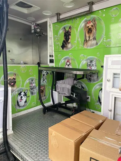 Thriving Mobile Pet Grooming Business with Established Routes