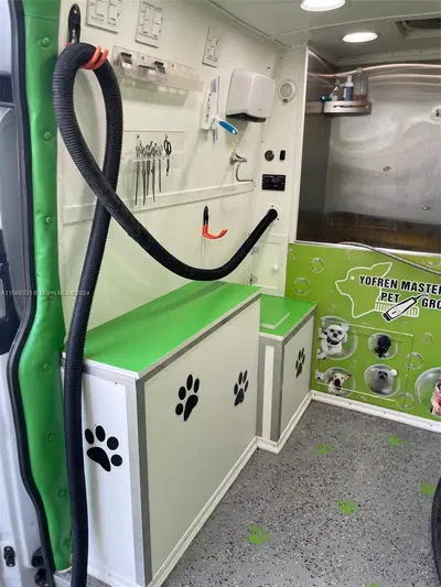 Thriving Mobile Pet Grooming Business with Established Routes