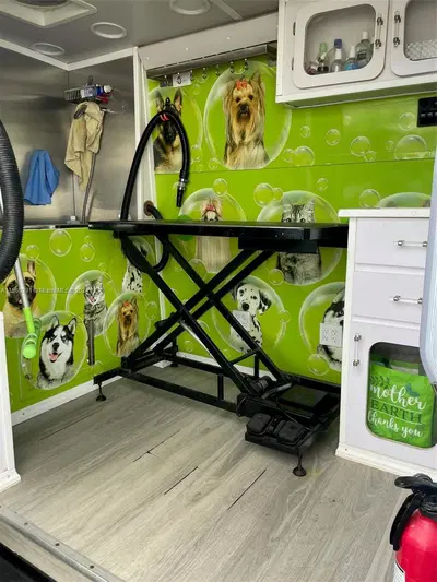 Thriving Mobile Pet Grooming Business with Established Routes