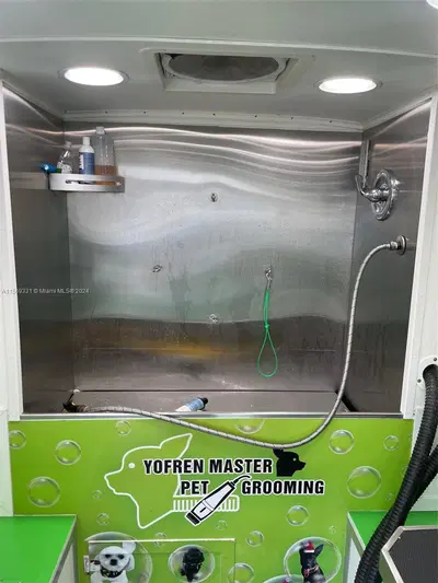 Thriving Mobile Pet Grooming Business with Established Routes