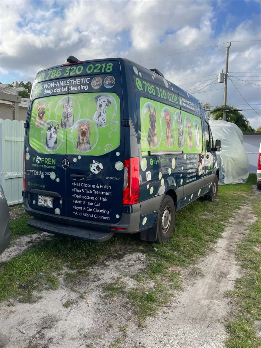 Thriving Mobile Pet Grooming Business with Established Routes