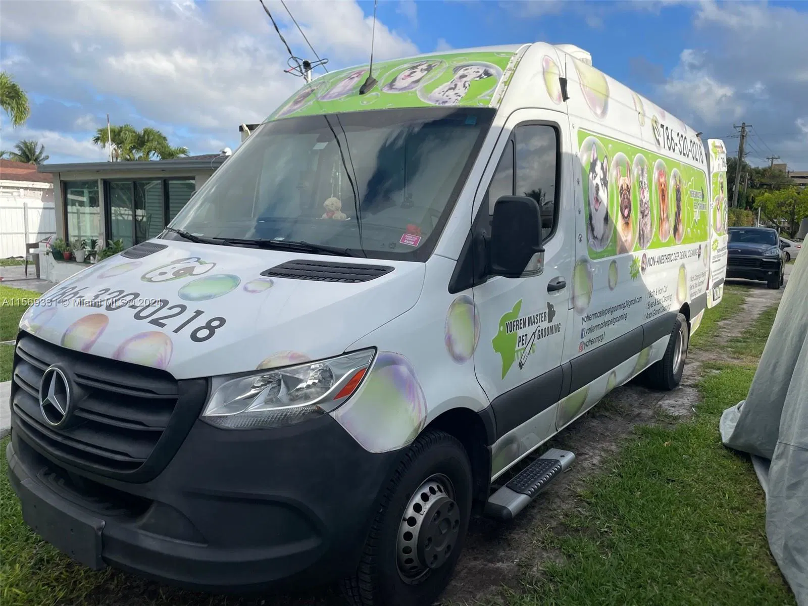 Thriving Mobile Pet Grooming Business with Established Routes