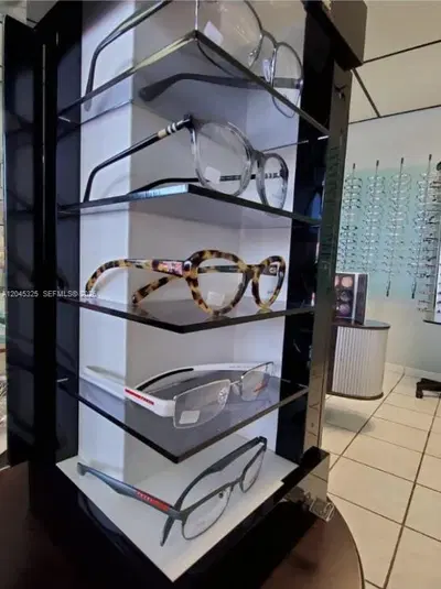 Established Optical Shop with Significant Growth Potential
