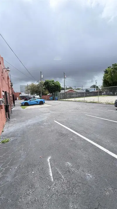 Established Shipping and Money Transfer Service with Loyal Customer Base