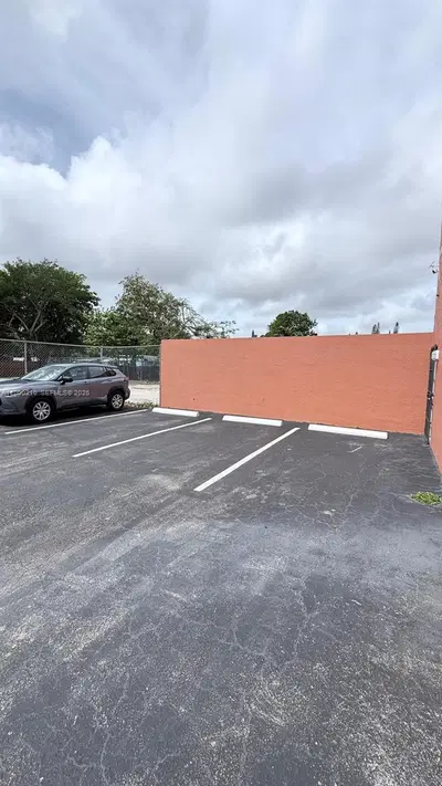 Established Shipping and Money Transfer Service with Loyal Customer Base