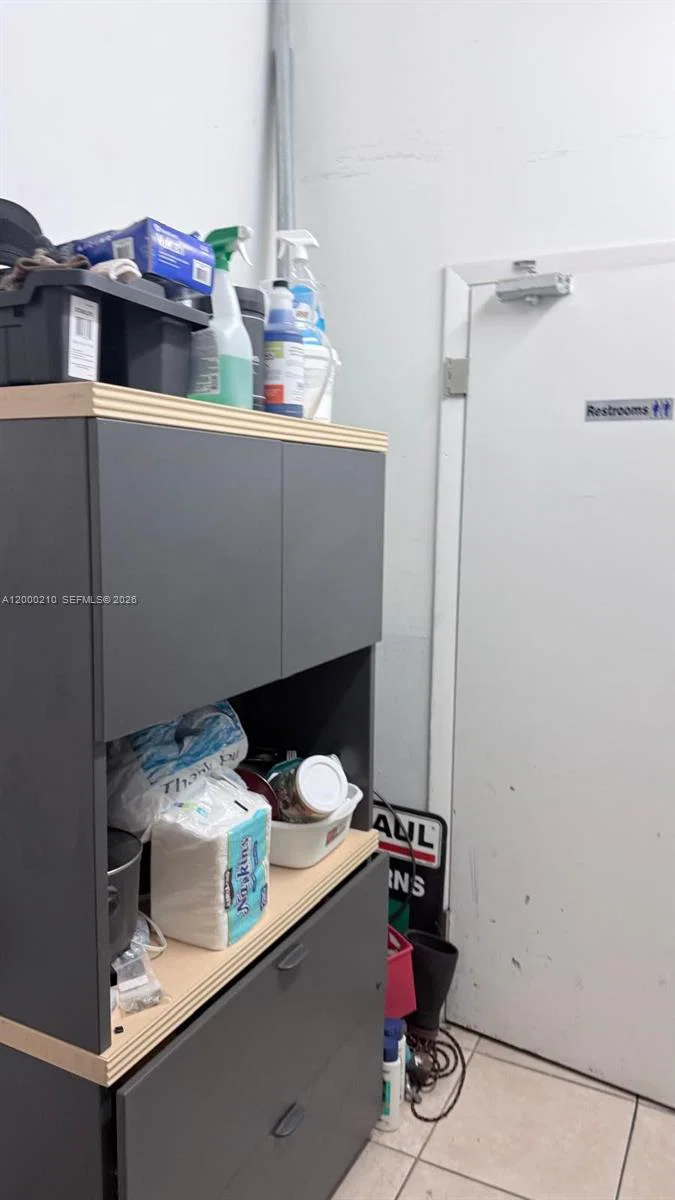 Established Shipping and Money Transfer Service with Loyal Customer Base